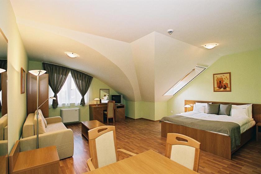 Panorama Wellness Apartman Hotel Hajduszoboszlo Room photo